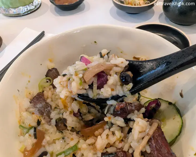 The well-mixed Kinoko Beef Steak Don